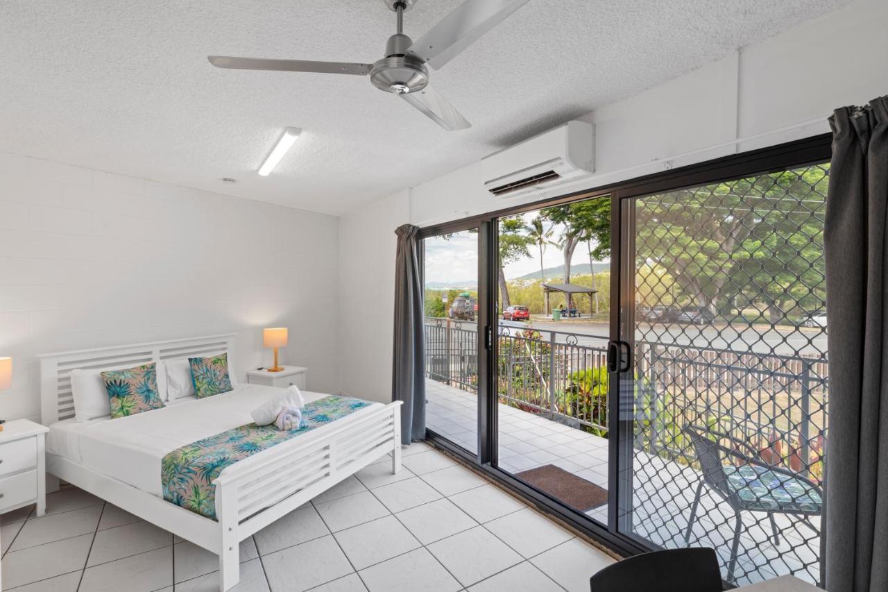 Whitsunday Waterfront Apartments Airlie Beach Kültér fotó