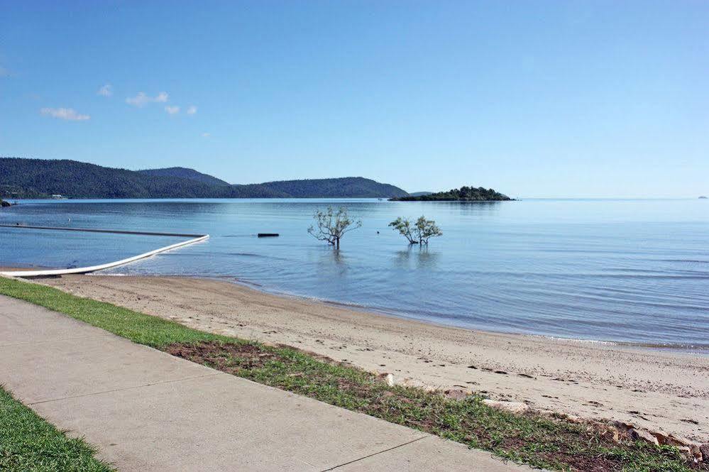 Whitsunday Waterfront Apartments Airlie Beach Kültér fotó