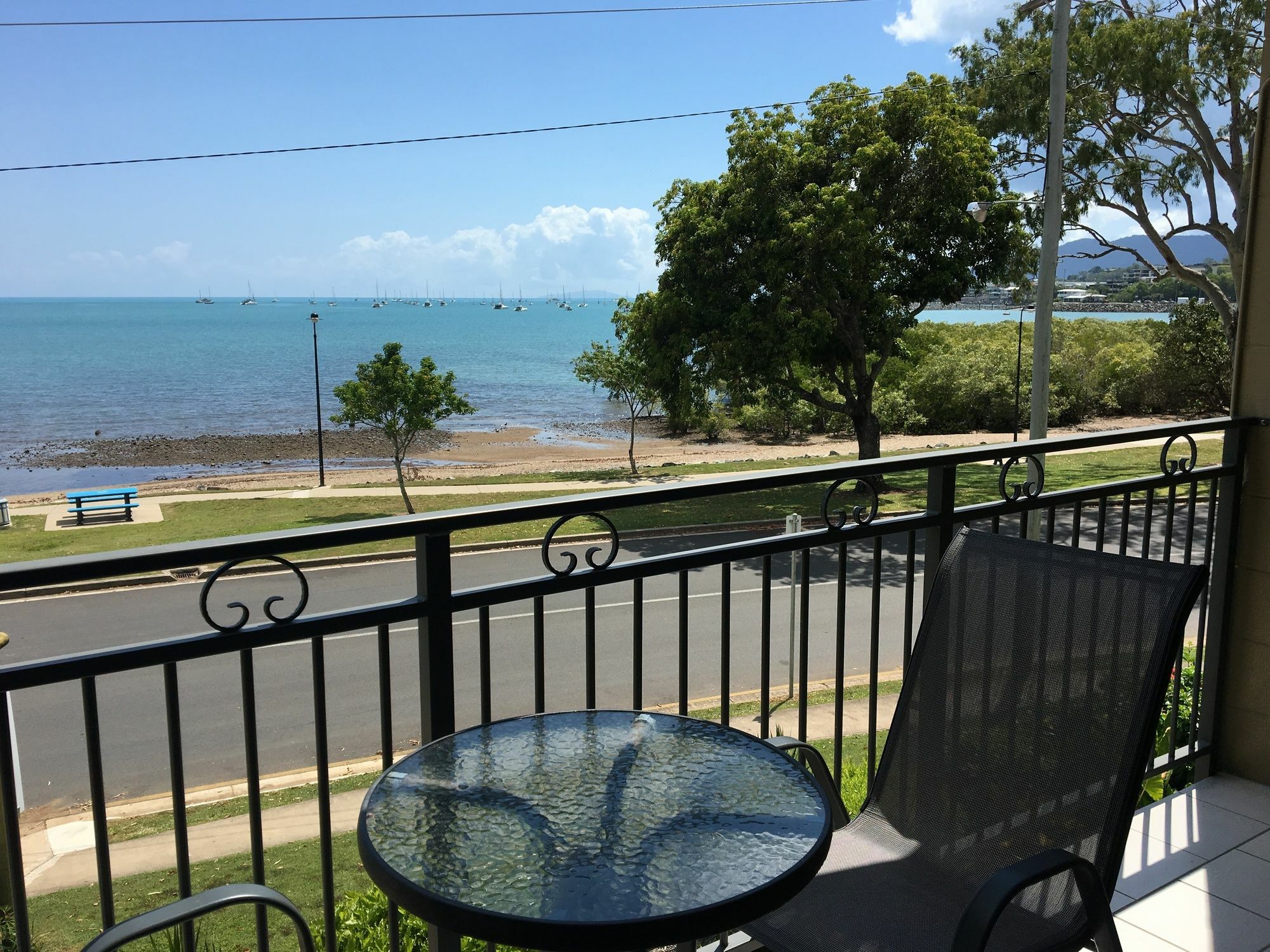 Whitsunday Waterfront Apartments Airlie Beach Kültér fotó
